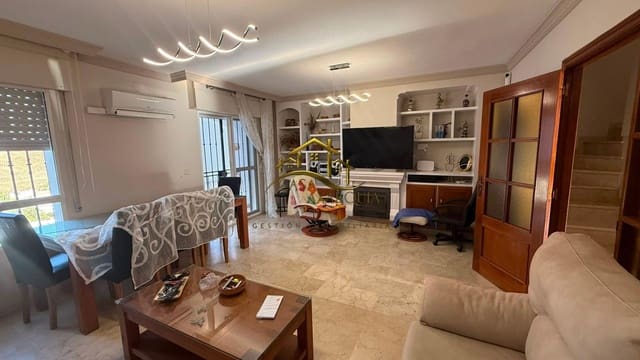 Chalet de 4 habitaciones en Caleta de Vélez, Vélez-Málaga en alquiler con piscina garaje - 1.400 € (Ref: 10013482)