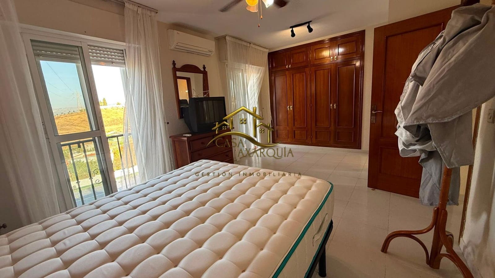 4 bedroom Villa for rent in Caleta de Velez with pool garage - € 1,400 (Ref: 10013482)