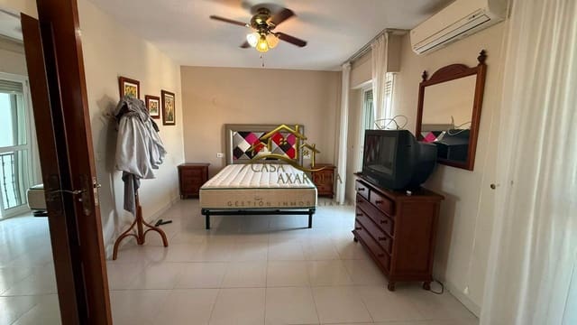 Chalet de 4 habitaciones en Caleta de Vélez, Vélez-Málaga en alquiler con piscina garaje - 1.400 € (Ref: 10013482)
