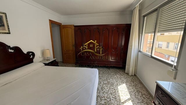4 bedroom Flat for rent in Vélez-Málaga - € 700 (Ref: 10047508)