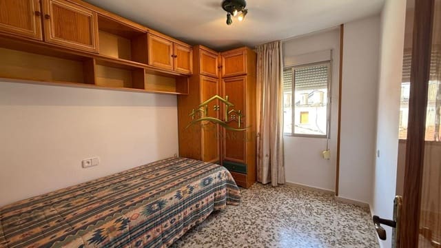 4 bedroom Flat for rent in Vélez-Málaga - € 700 (Ref: 10047508)