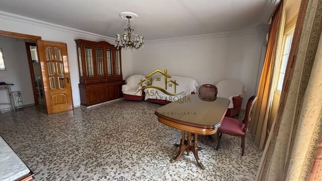4 bedroom Flat for rent in Vélez-Málaga - € 700 (Ref: 10047508)