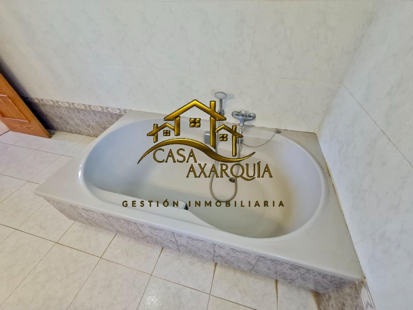 3 soveværelse Finca/Landehus til salg i Chilches med garage - € 560.000 (Ref: 8999553)