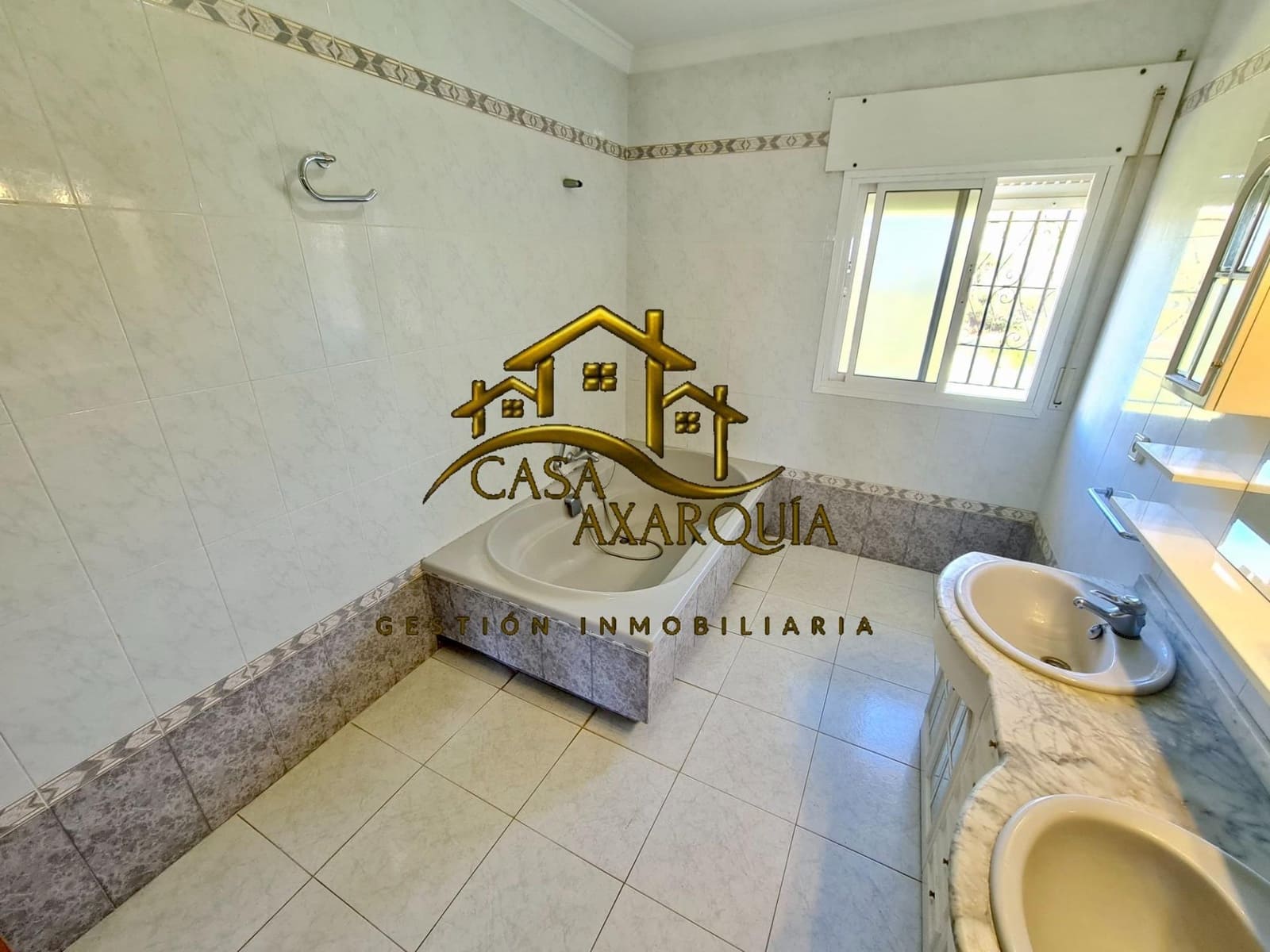 3 soveværelse Finca/Landehus til salg i Chilches med garage - € 560.000 (Ref: 8999553)