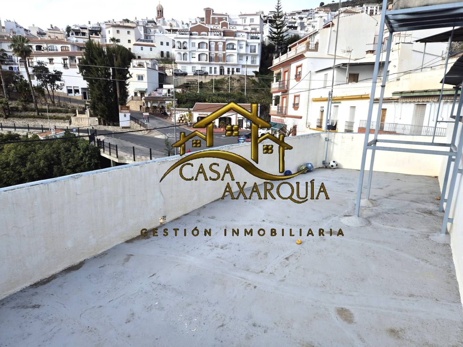 3 bedroom Townhouse for sale in Competa with garage - € 119,900 (Ref: 8999563)