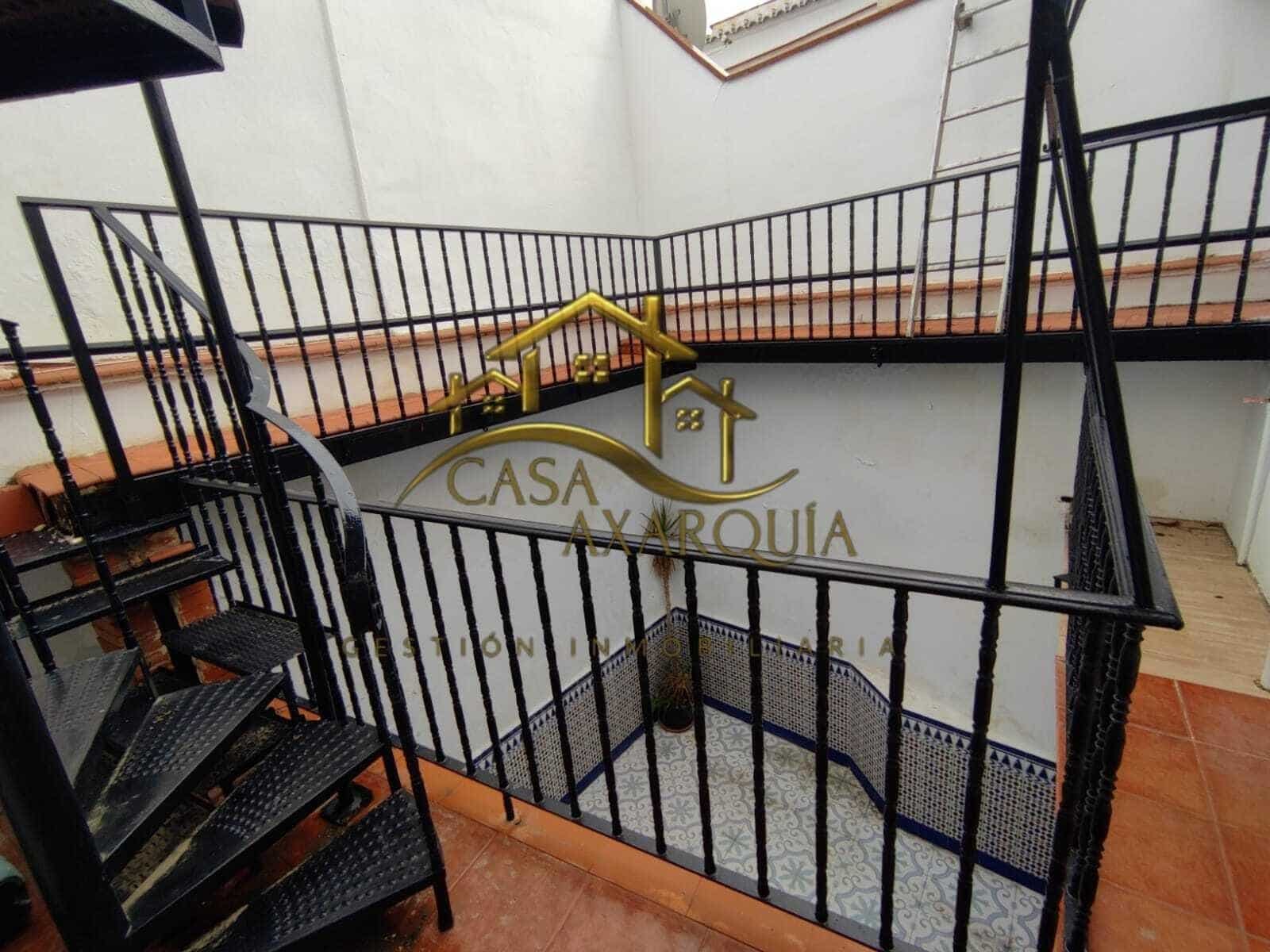 5 bedroom Townhouse for sale in Velez-Malaga - € 299,000 (Ref: 9474988)