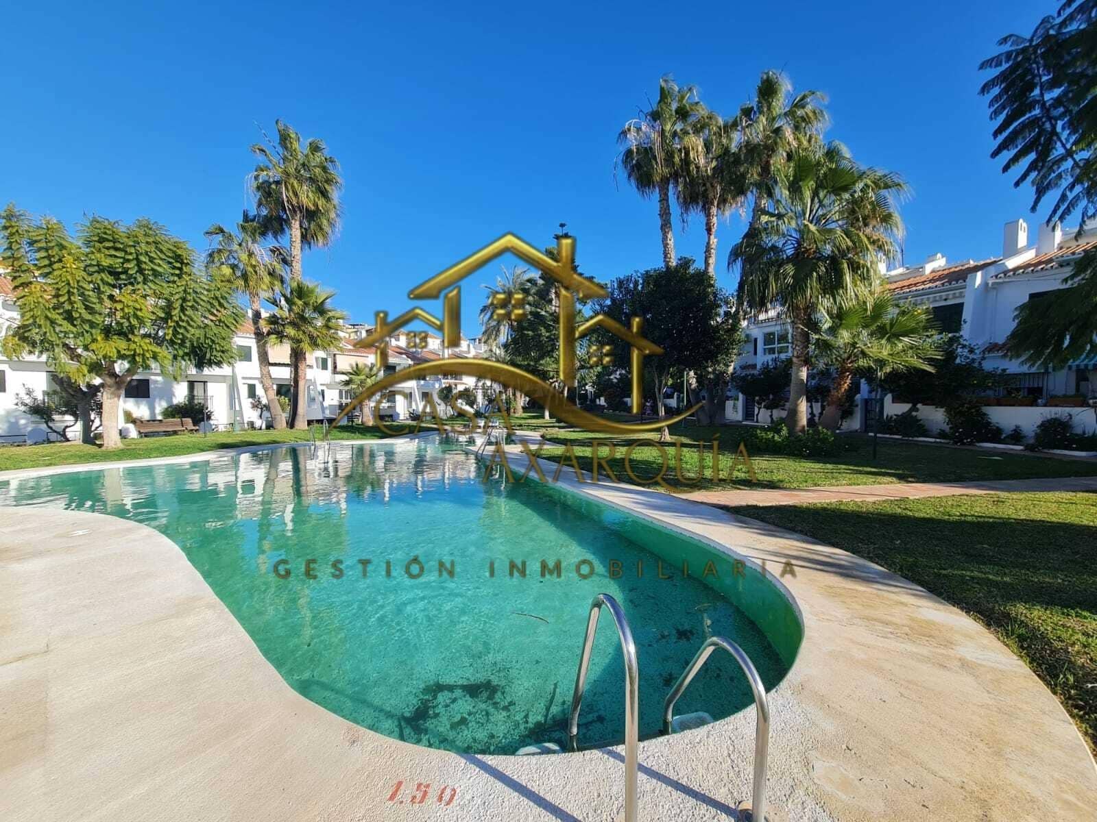 2 soveværelse Rækkehus til salg i Torre del Mar med swimmingpool - € 450.000 (Ref: 9530834)