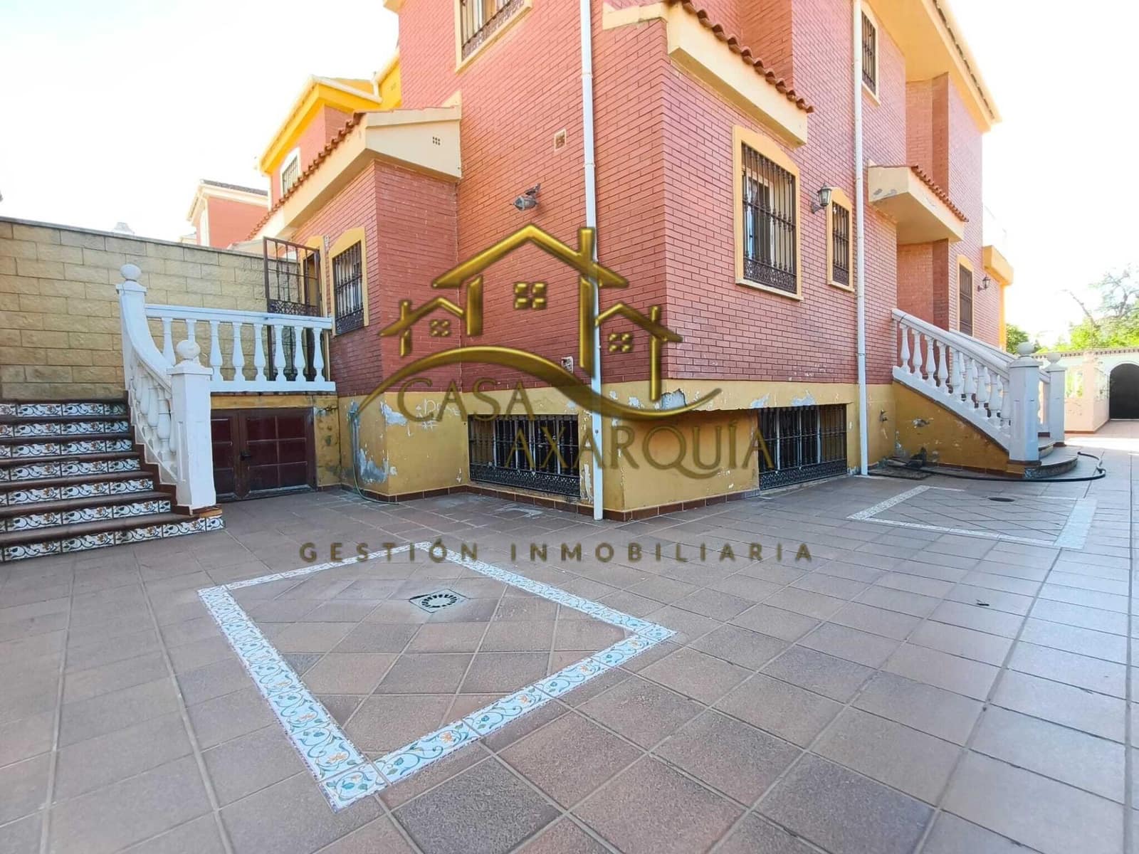 2 bedroom Semi-detached Villa for sale in Alhaurin de la Torre - € 599,000 (Ref: 9759156)