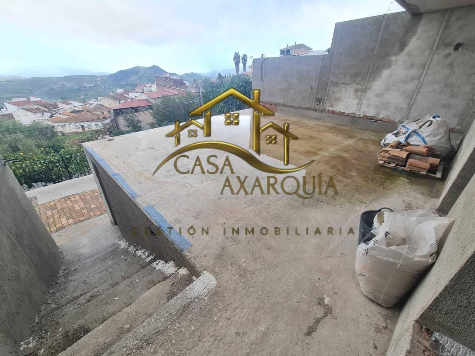 4 bedroom Townhouse for sale in Periana with garage - € 175,000 (Ref: 9920595)