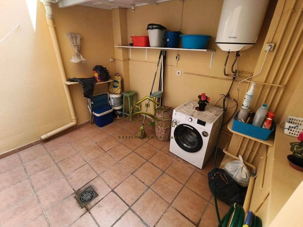 2 bedroom Flat for sale in Velez-Malaga - € 249,900 (Ref: 9927617)