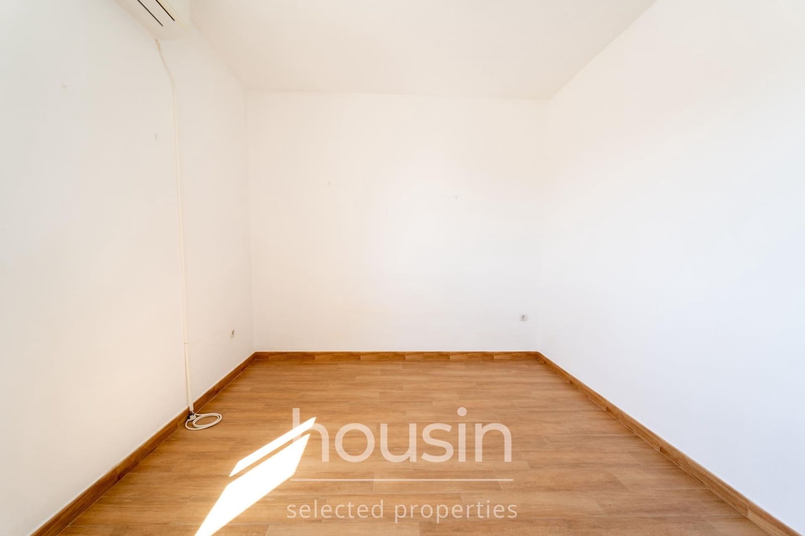 3 bedroom Flat for sale in Seville city with garage - € 335,000 (Ref: 10098461)