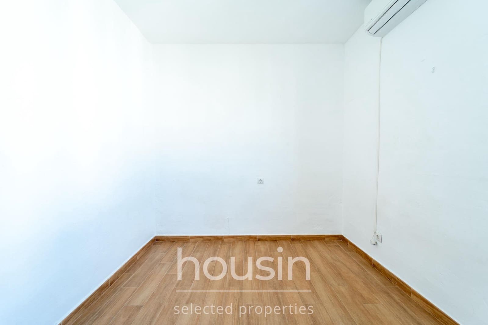 3 bedroom Flat for sale in Seville city with garage - € 335,000 (Ref: 10098461)