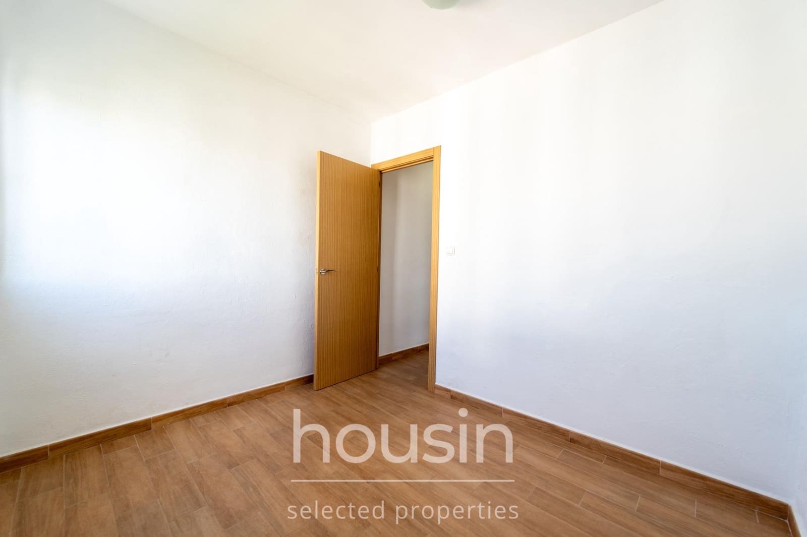 3 bedroom Flat for sale in Seville city with garage - € 335,000 (Ref: 10098461)