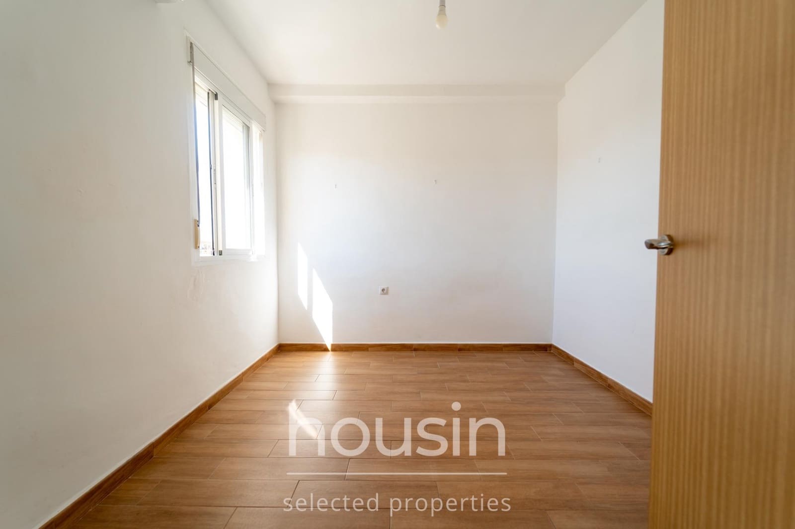 3 bedroom Flat for sale in Seville city with garage - € 335,000 (Ref: 10098461)