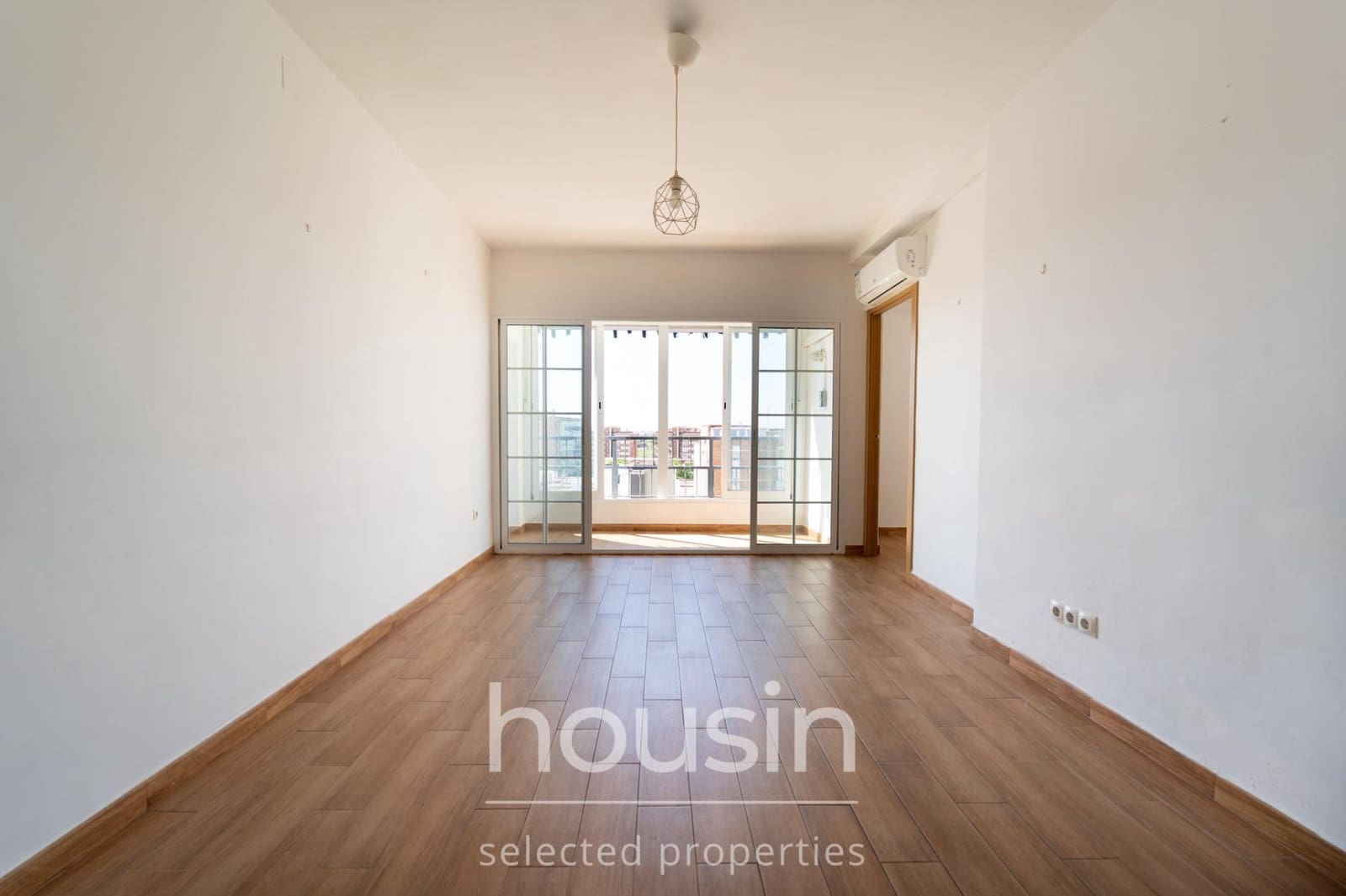 3 bedroom Flat for sale in Seville city with garage - € 335,000 (Ref: 10098461)