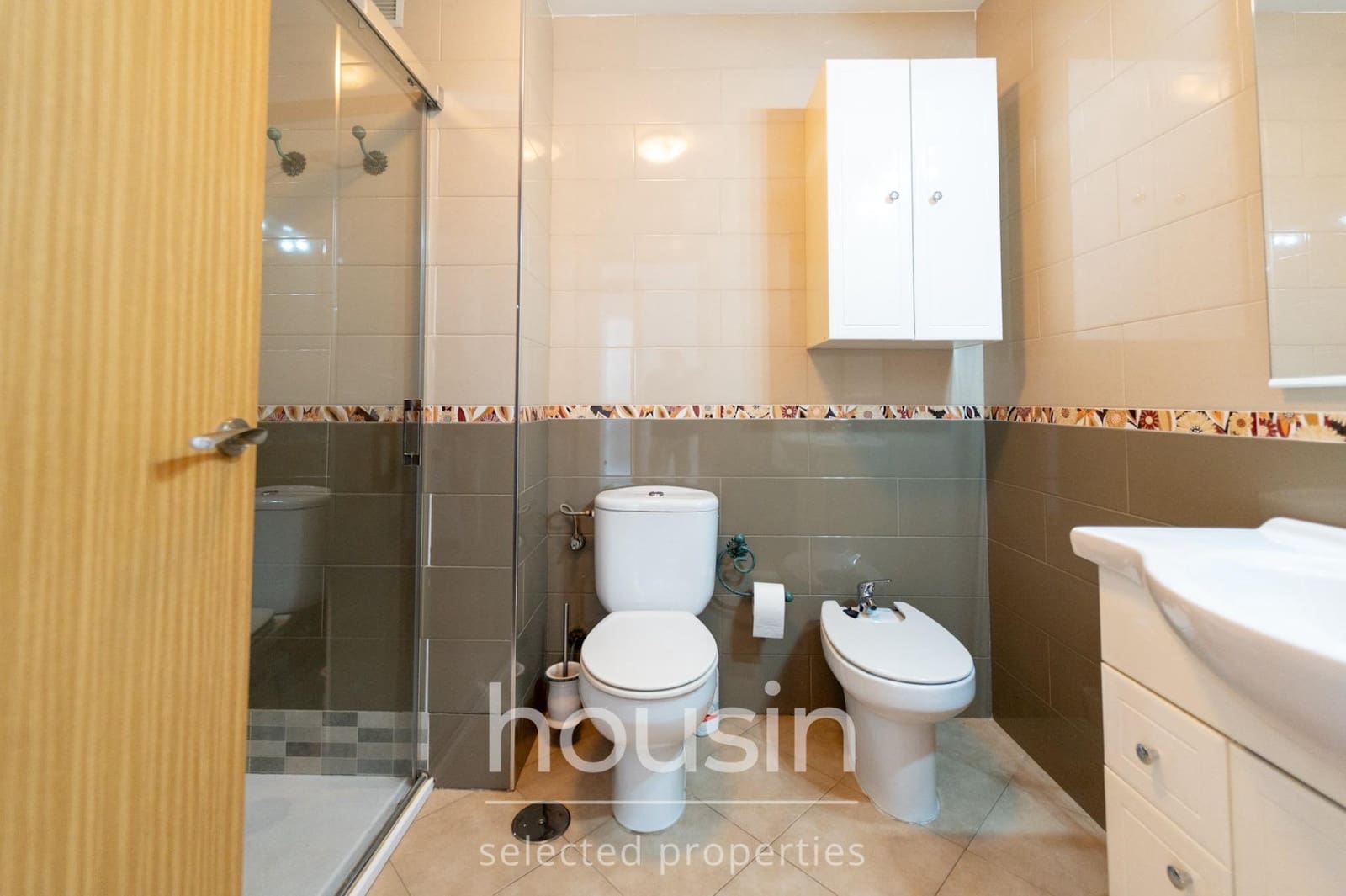 3 bedroom Flat for sale in Seville city with garage - € 335,000 (Ref: 10098461)