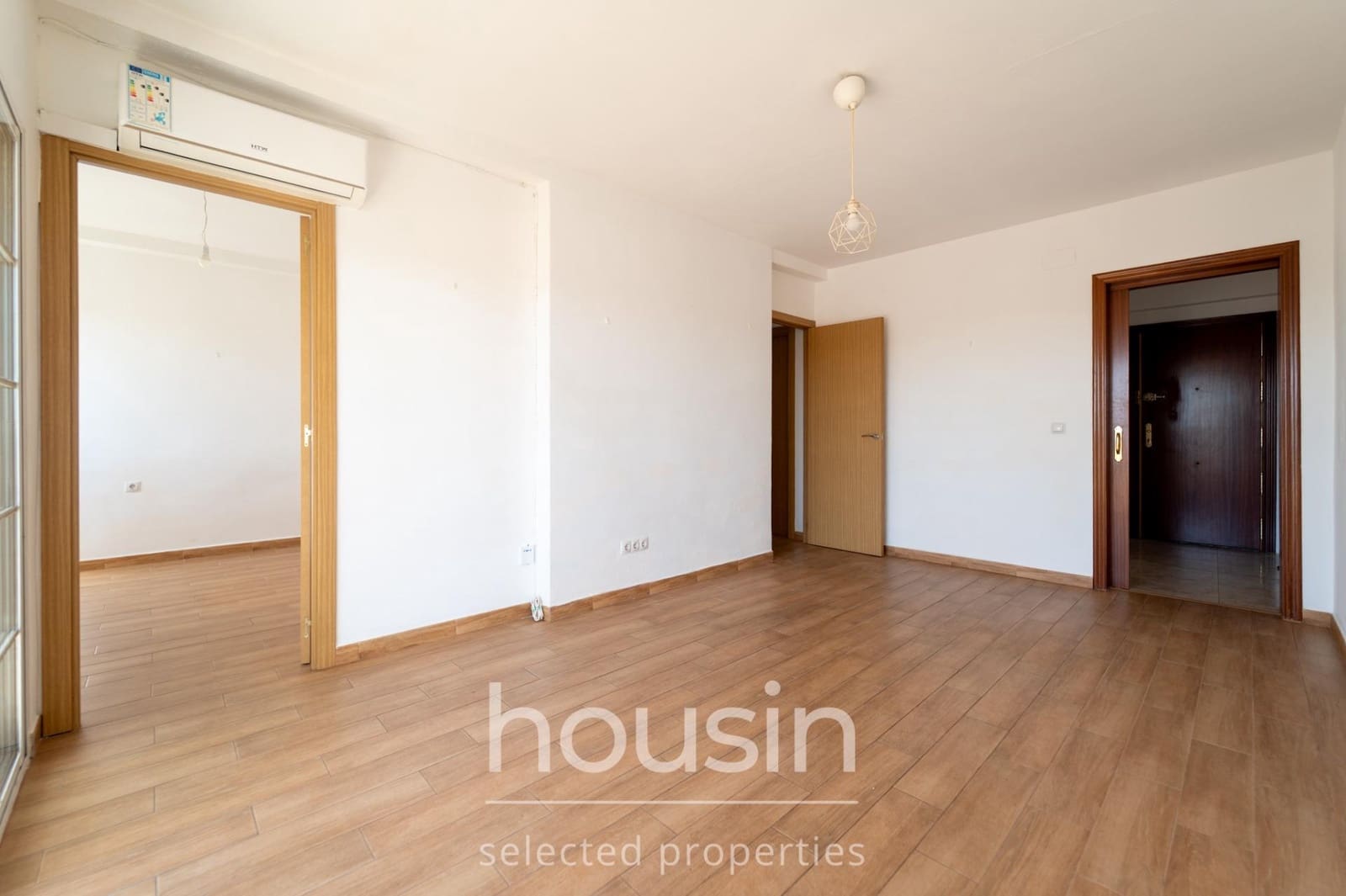 3 bedroom Flat for sale in Seville city with garage - € 335,000 (Ref: 10098461)