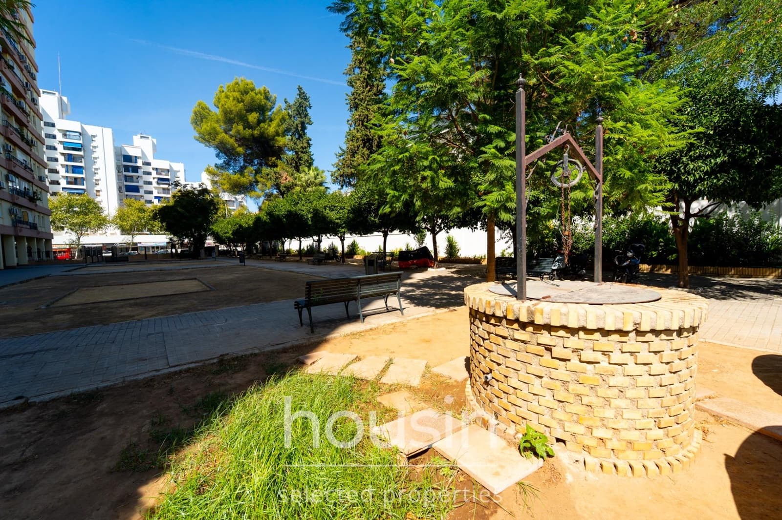 3 bedroom Flat for sale in Seville city with garage - € 335,000 (Ref: 10098461)