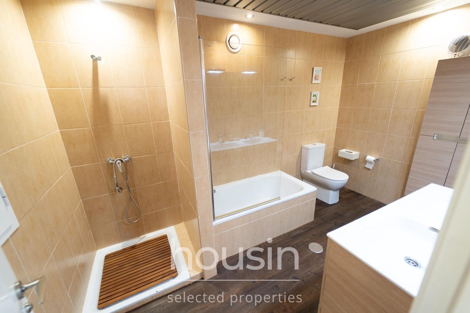 2 bedroom Flat for sale in Seville city with garage - € 207,500 (Ref: 10129553)