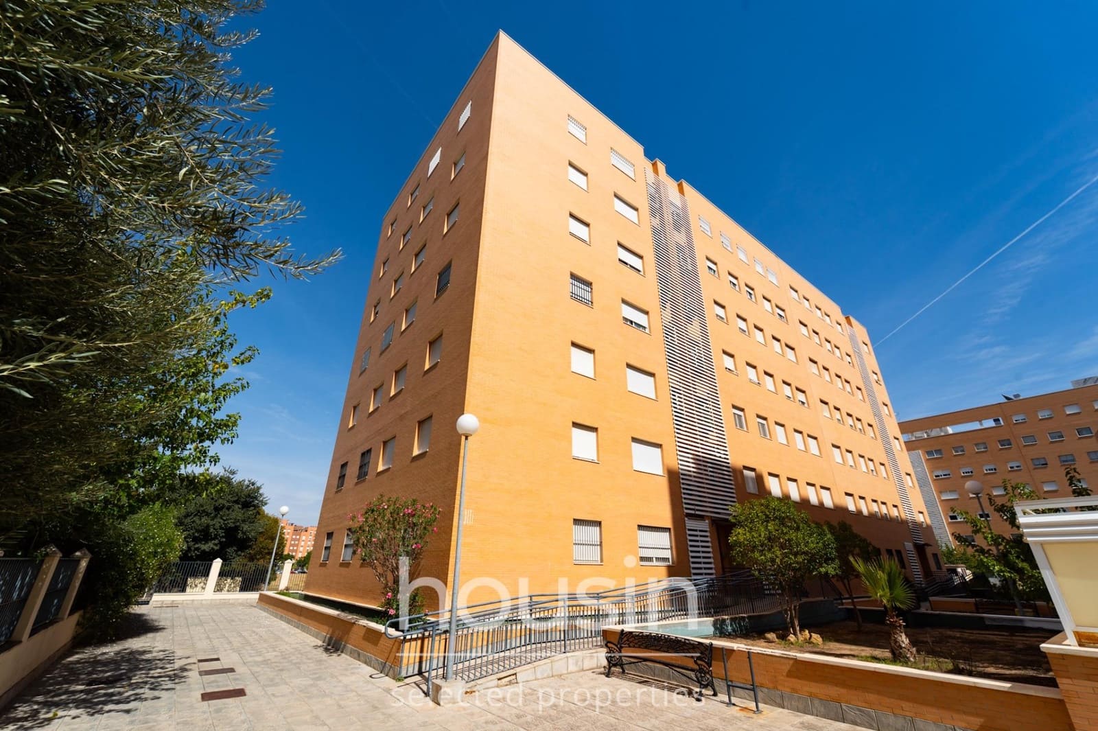 2 bedroom Flat for sale in Seville city with garage - € 207,500 (Ref: 10129553)