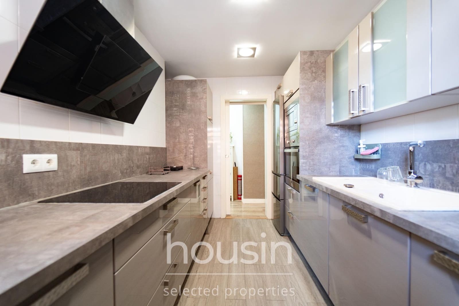 2 bedroom Flat for sale in Seville city with garage - € 207,500 (Ref: 10129553)