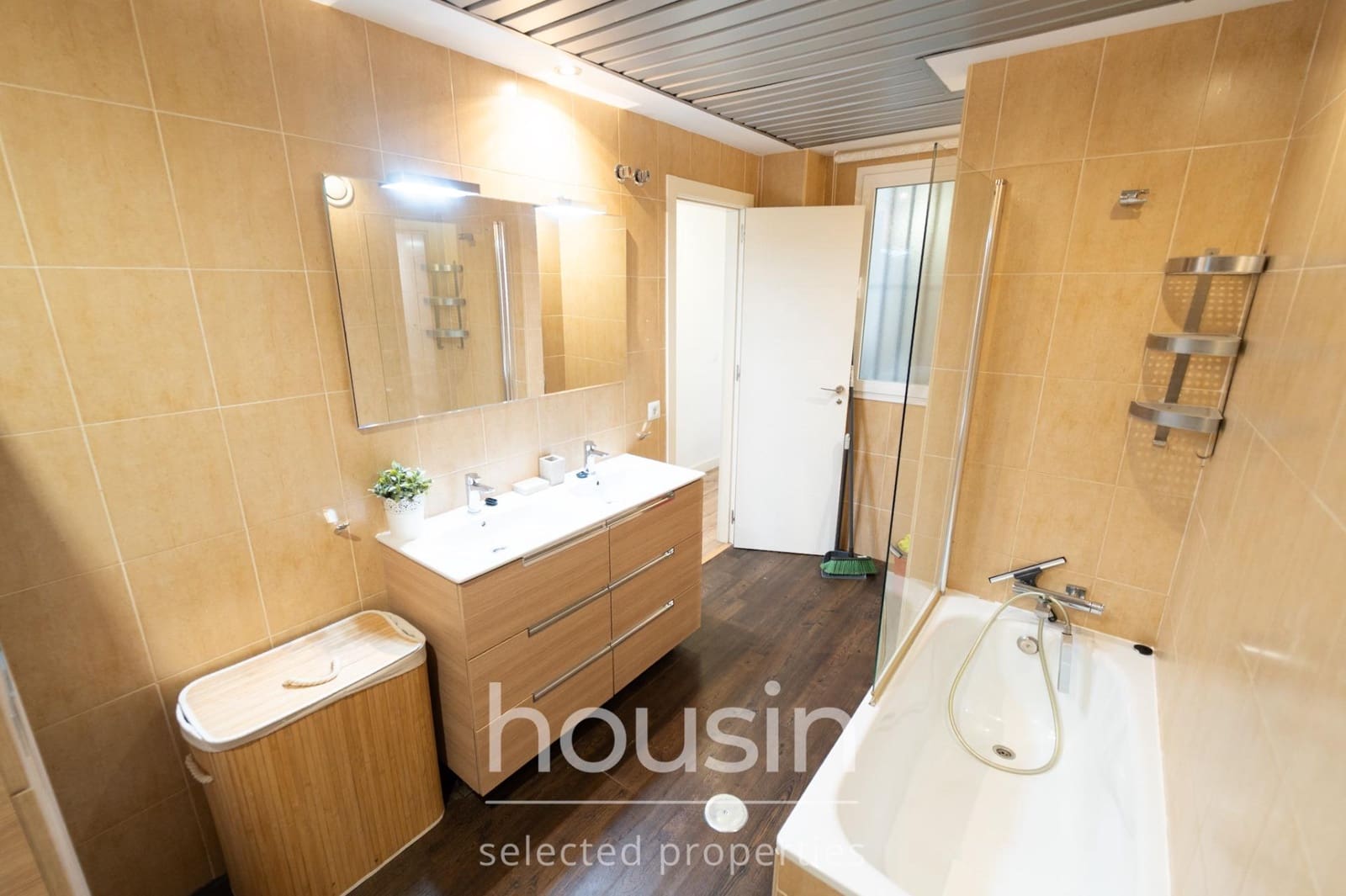 2 bedroom Flat for sale in Seville city with garage - € 207,500 (Ref: 10129553)
