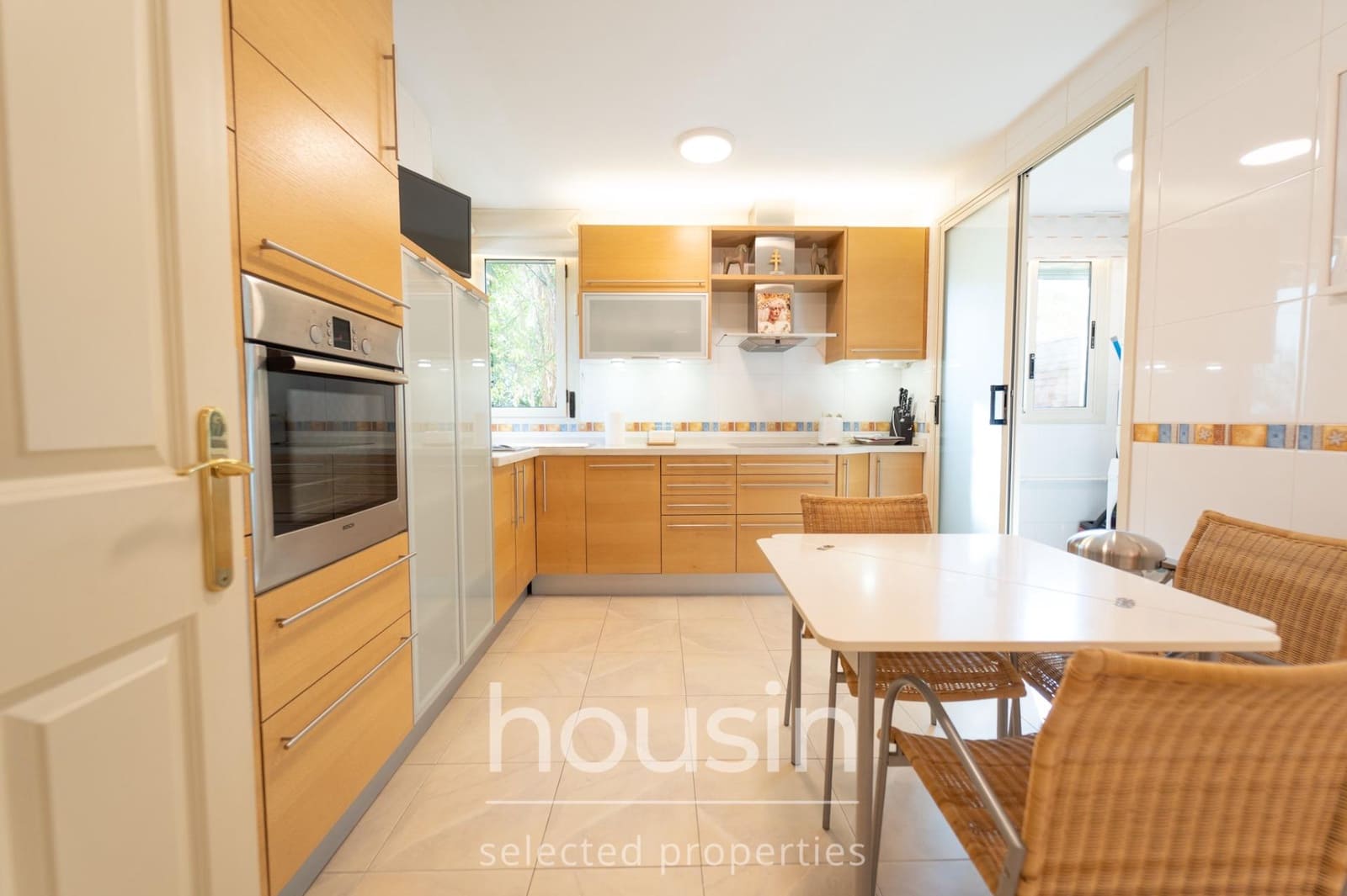 3 soveværelse Lejlighed til salg i Sevilla by med swimmingpool garage - € 539.000 (Ref: 10157989)