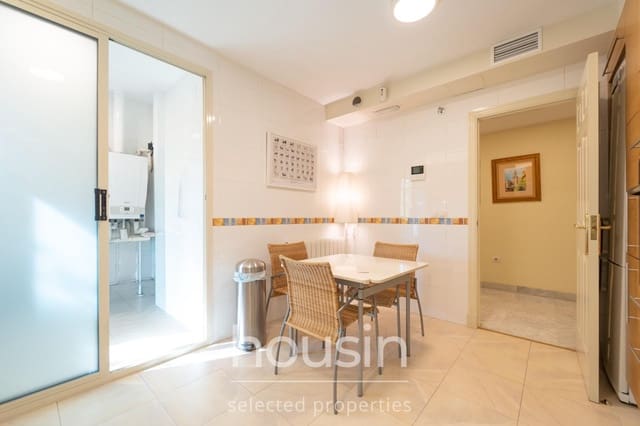 3 soveværelse Lejlighed til salg i Sevilla by med swimmingpool garage - € 539.000 (Ref: 10157989)