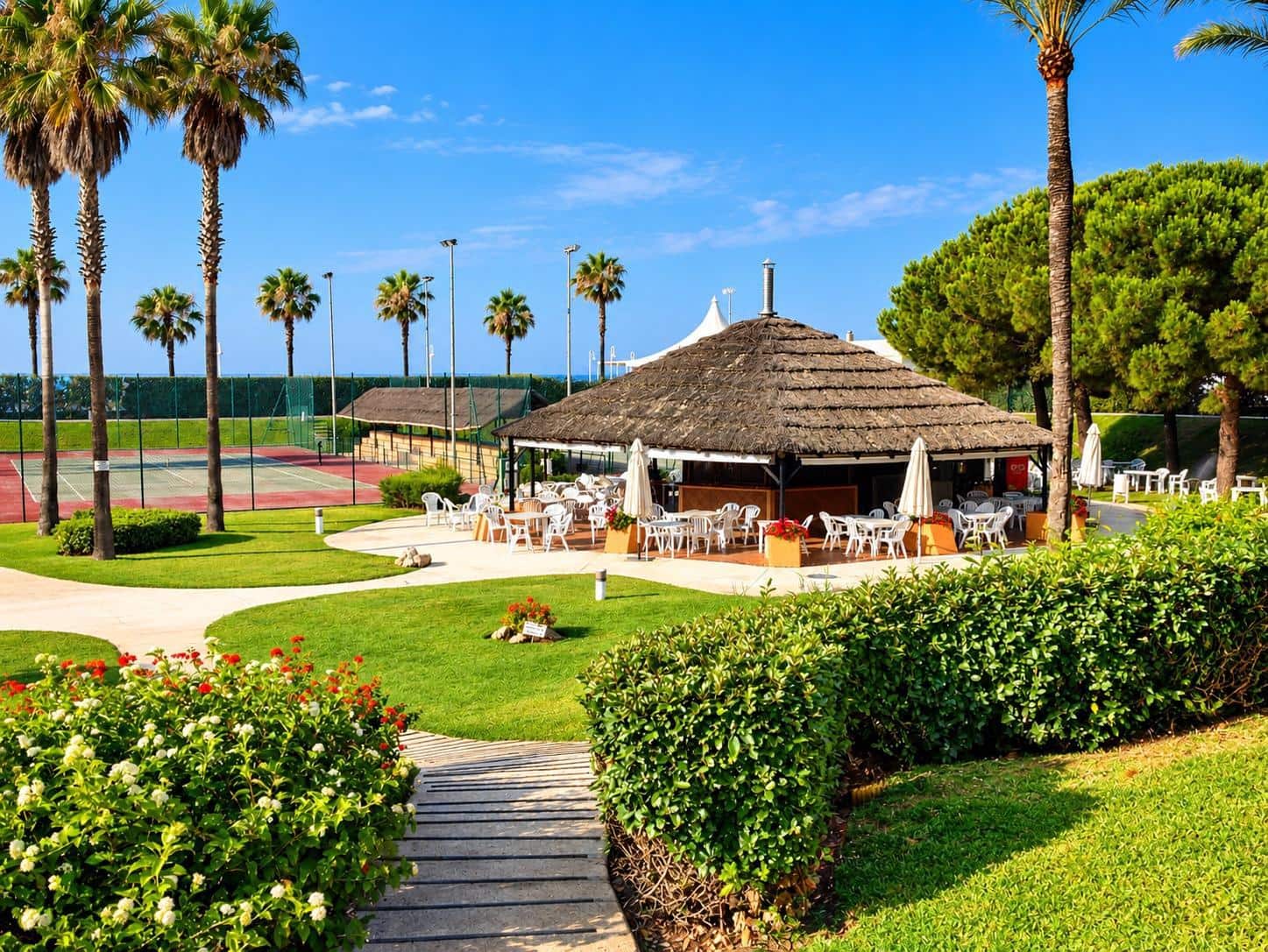 2 bedroom Flat for sale in Islantilla with pool garage - € 450,000 (Ref: 10161545)