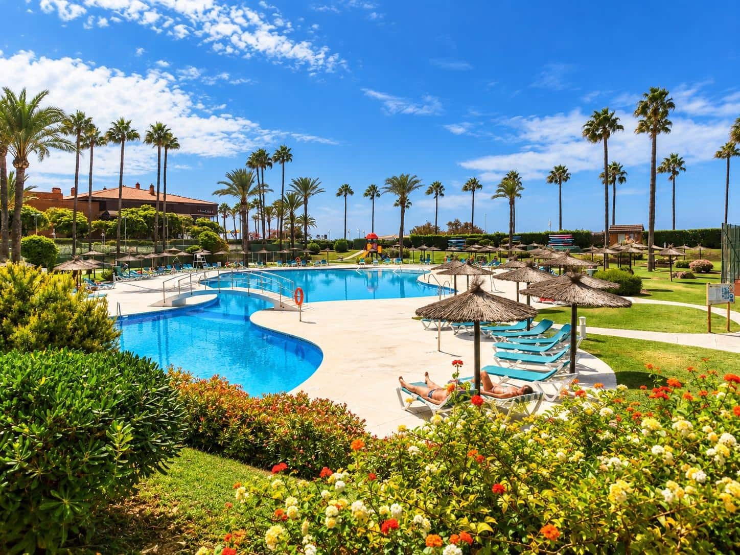 2 bedroom Flat for sale in Islantilla with pool garage - € 450,000 (Ref: 10161545)