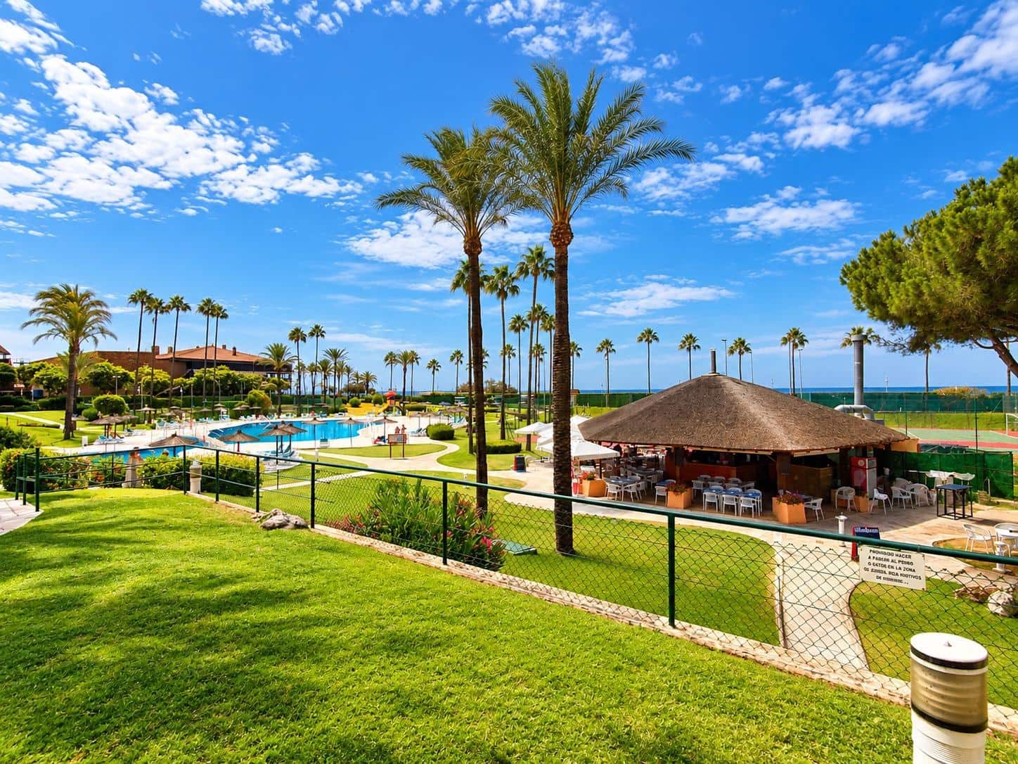 2 bedroom Flat for sale in Islantilla with pool garage - € 450,000 (Ref: 10161545)