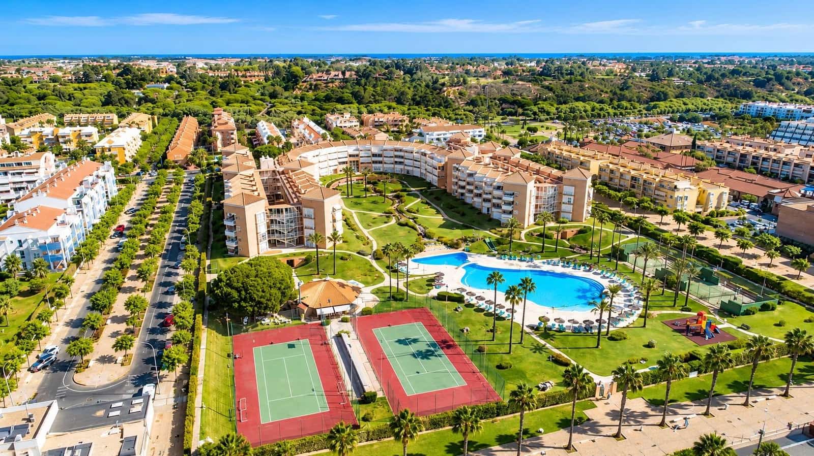 2 bedroom Flat for sale in Islantilla with pool garage - € 450,000 (Ref: 10161545)