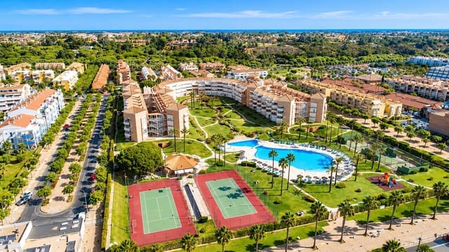 2 chambre Appartement à vendre à Islantilla, Isla Cristina avec piscine garage - 450 000 € (Ref: 10161545)