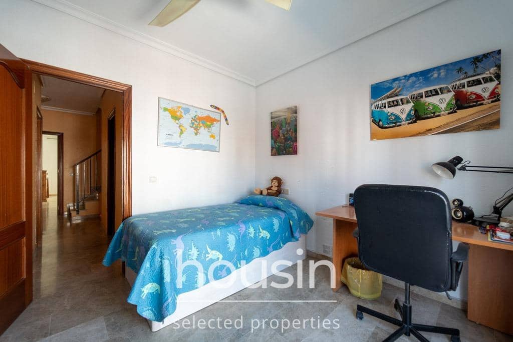 5 soverom Kjedet enebolig til salgs i Castilleja de Guzman med svømmebasseng - € 325 000 (Ref: 10166723)