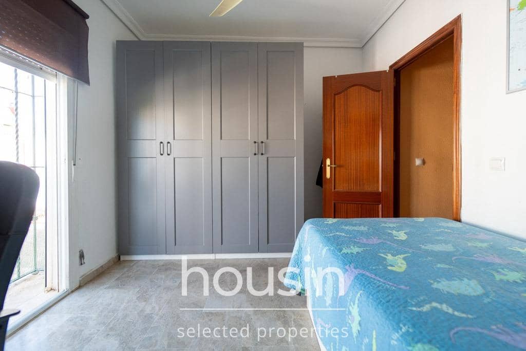 5 soverom Kjedet enebolig til salgs i Castilleja de Guzman med svømmebasseng - € 325 000 (Ref: 10166723)