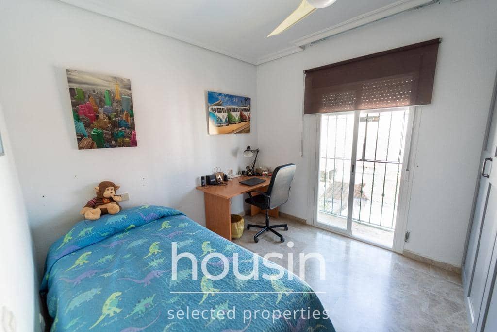 5 soverom Kjedet enebolig til salgs i Castilleja de Guzman med svømmebasseng - € 325 000 (Ref: 10166723)