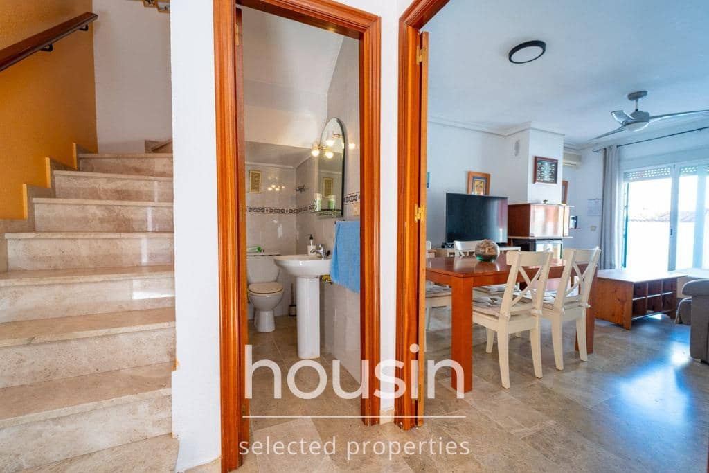 5 soverom Kjedet enebolig til salgs i Castilleja de Guzman med svømmebasseng - € 325 000 (Ref: 10166723)