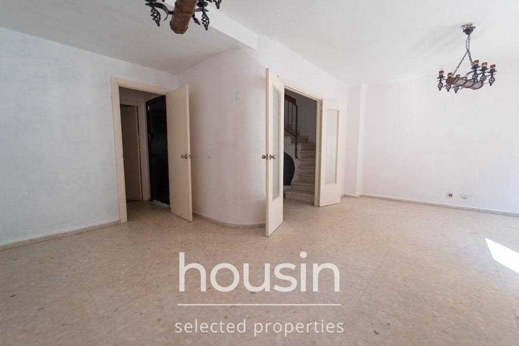 5 soverom Rekkehus til salgs i Sevilla by med svømmebasseng garasje - € 360 000 (Ref: 10177206)