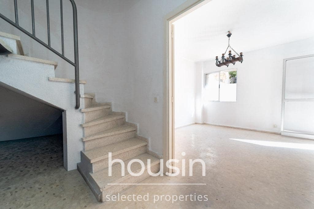 5 soverom Rekkehus til salgs i Sevilla by med svømmebasseng garasje - € 360 000 (Ref: 10177206)