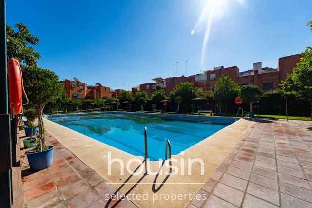 5 soverom Rekkehus til salgs i Santa Clara, Sevilla by med svømmebasseng garasje - € 360 000 (Ref: 10177206)