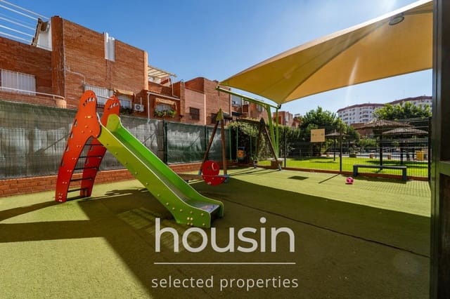 5 soverom Rekkehus til salgs i Santa Clara, Sevilla by med svømmebasseng garasje - € 360 000 (Ref: 10177206)