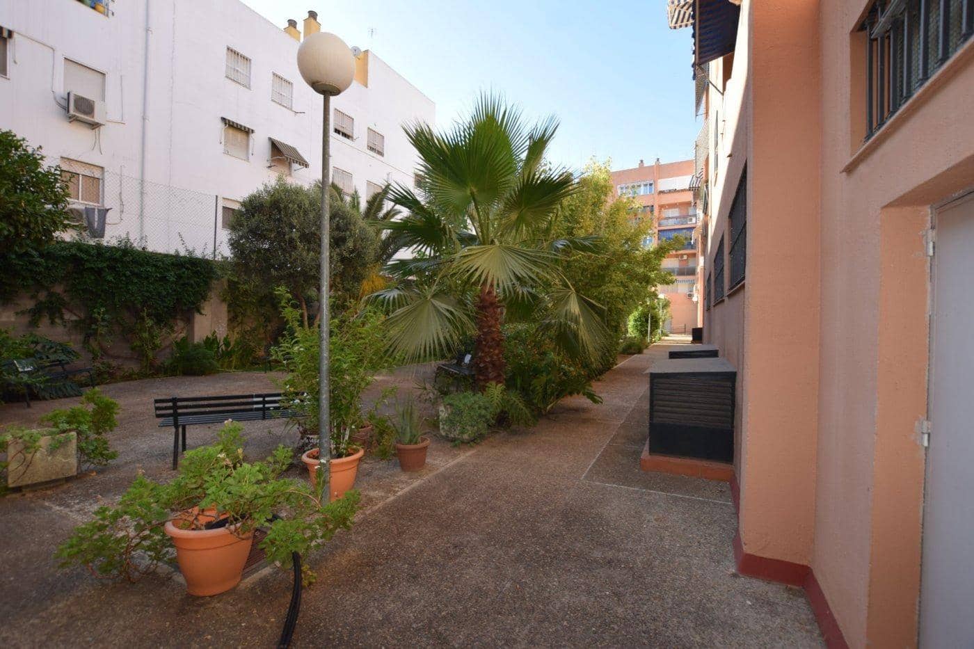 2 bedroom Flat for sale in El Porvenir, Seville city with pool garage