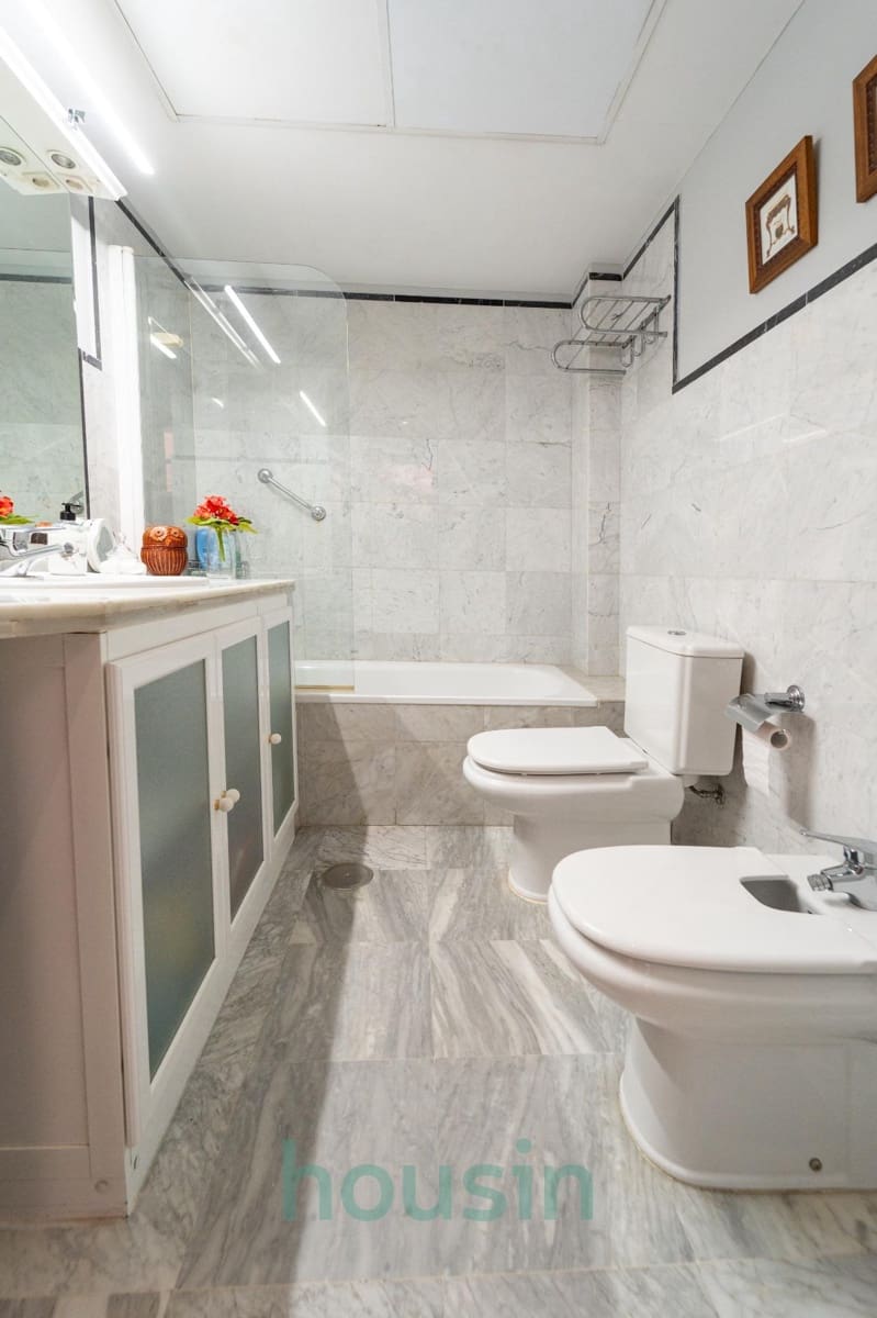 5 bedroom Apartment for sale in Seville city with garage - € 580,000 (Ref: 8770860)