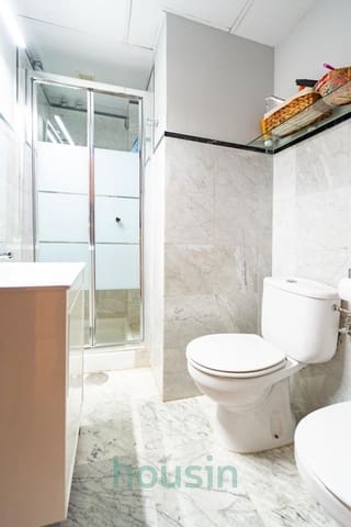 5 makuuhuone Huoneisto myytävänä paikassa Sevilla kaupunki - 575 000 € (Ref: 8770860)