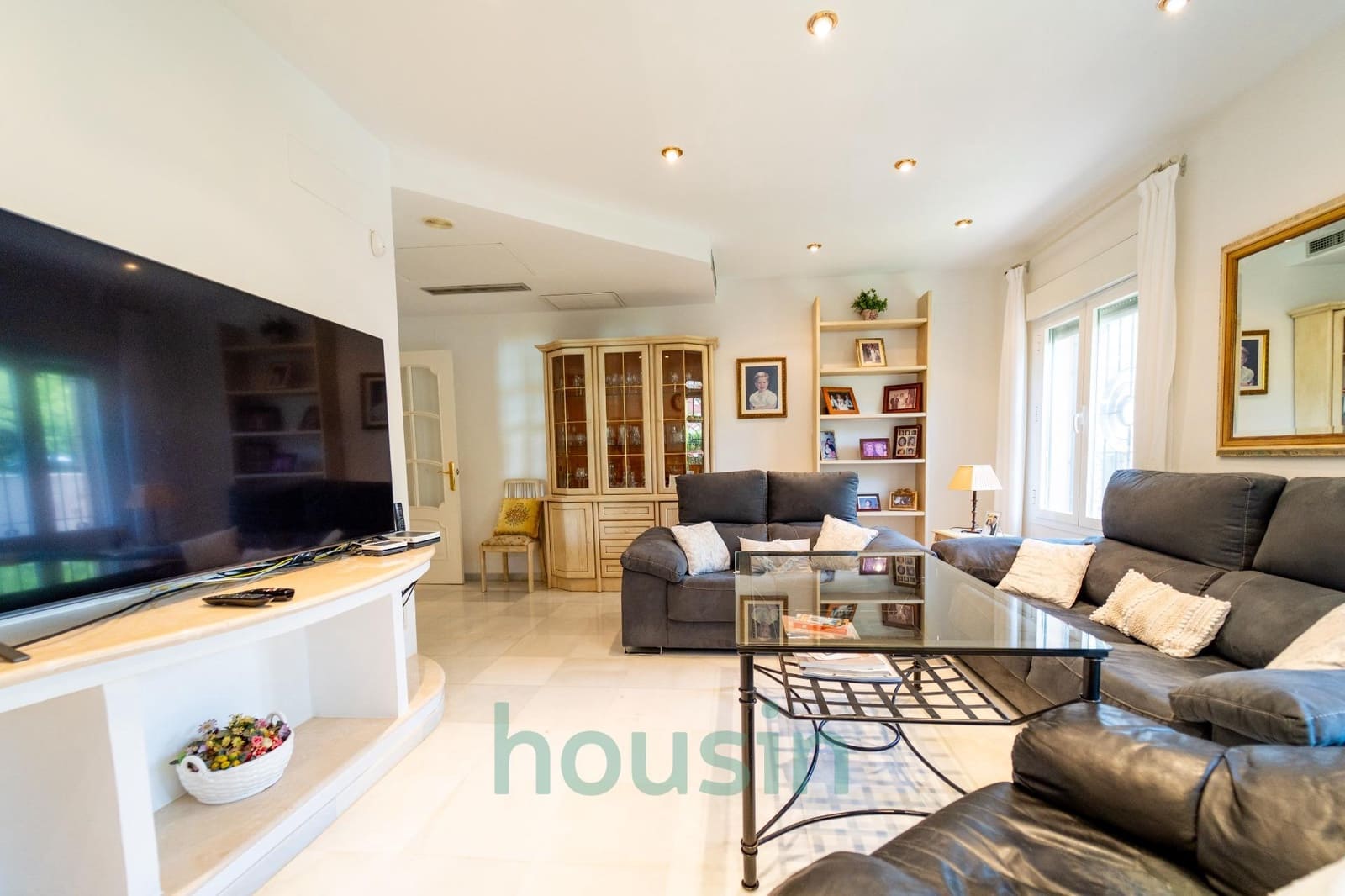 6 bedroom Villa for sale in Bormujos with pool garage - € 1,290,000 (Ref: 9073351)