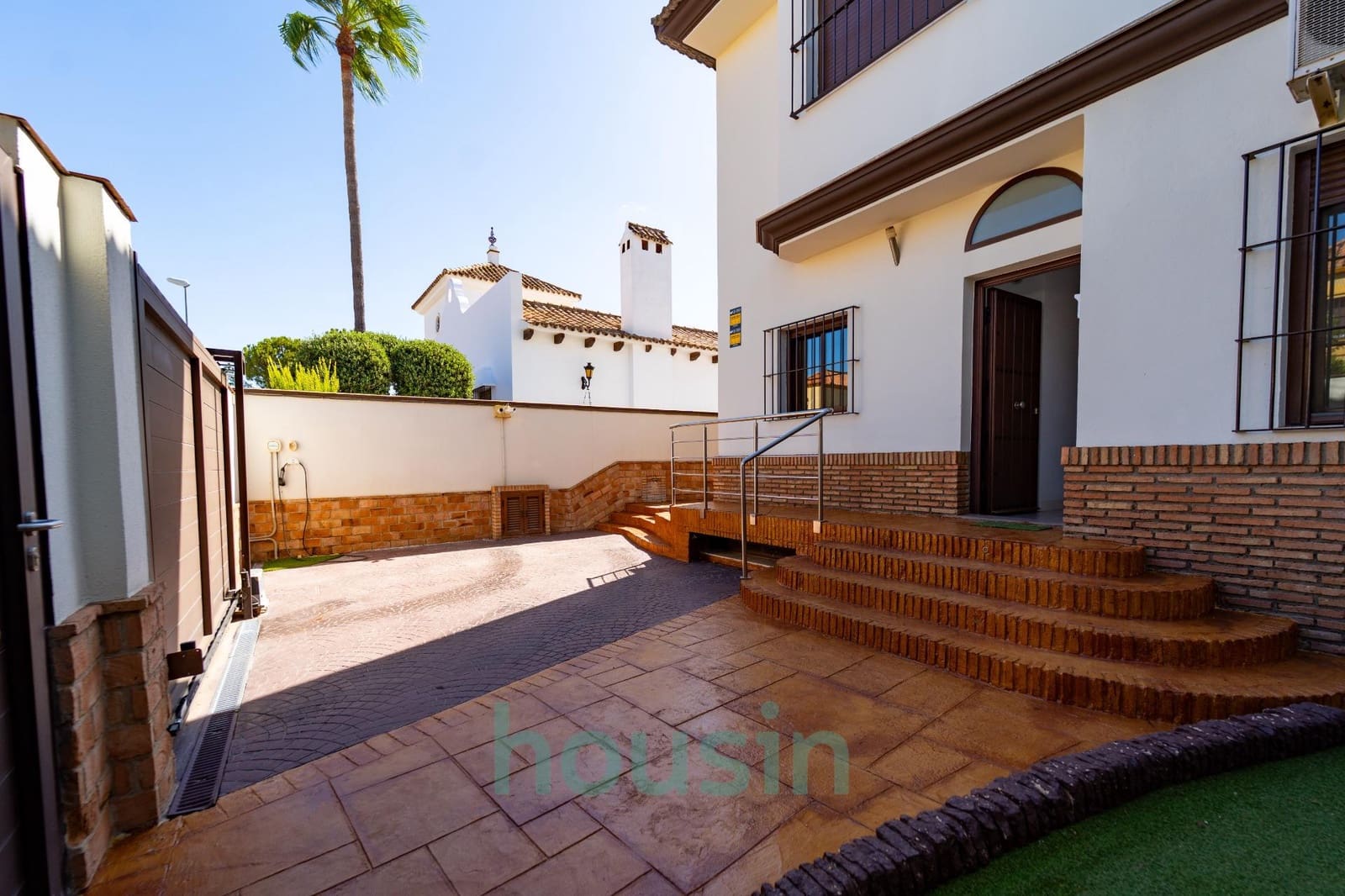 4 quarto Moradia para venda em Montequinto com piscina garagem - 629 000 € (Ref: 9202421)