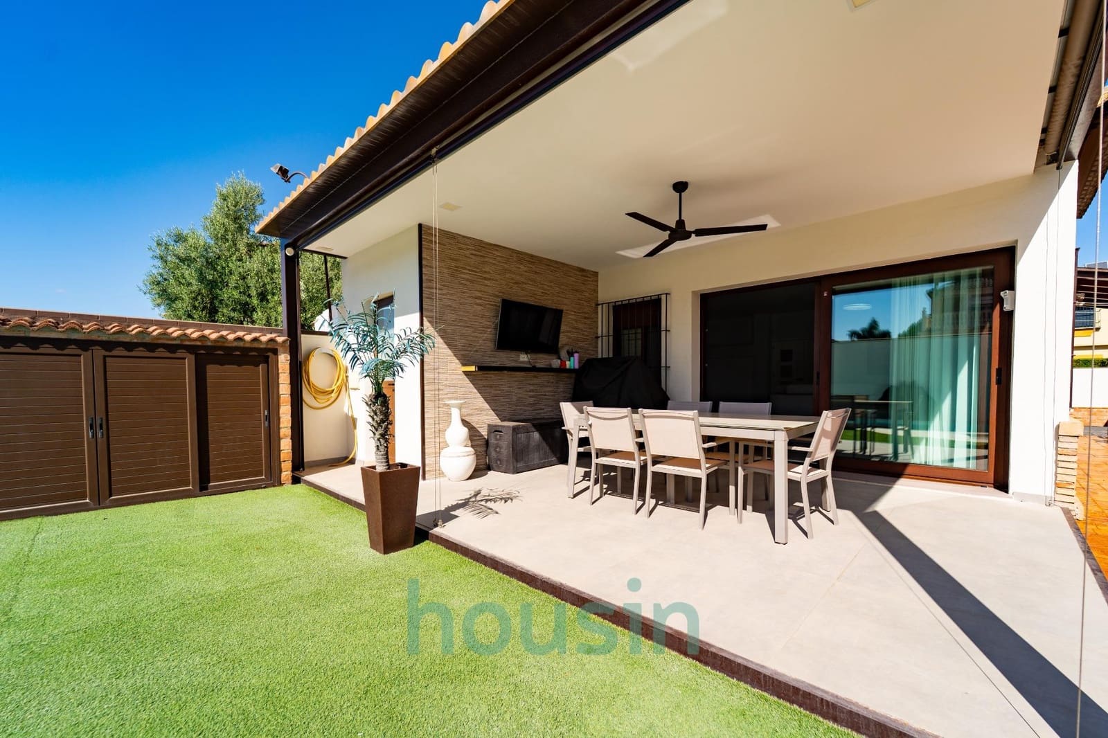 4 quarto Moradia para venda em Montequinto com piscina garagem - 629 000 € (Ref: 9202421)