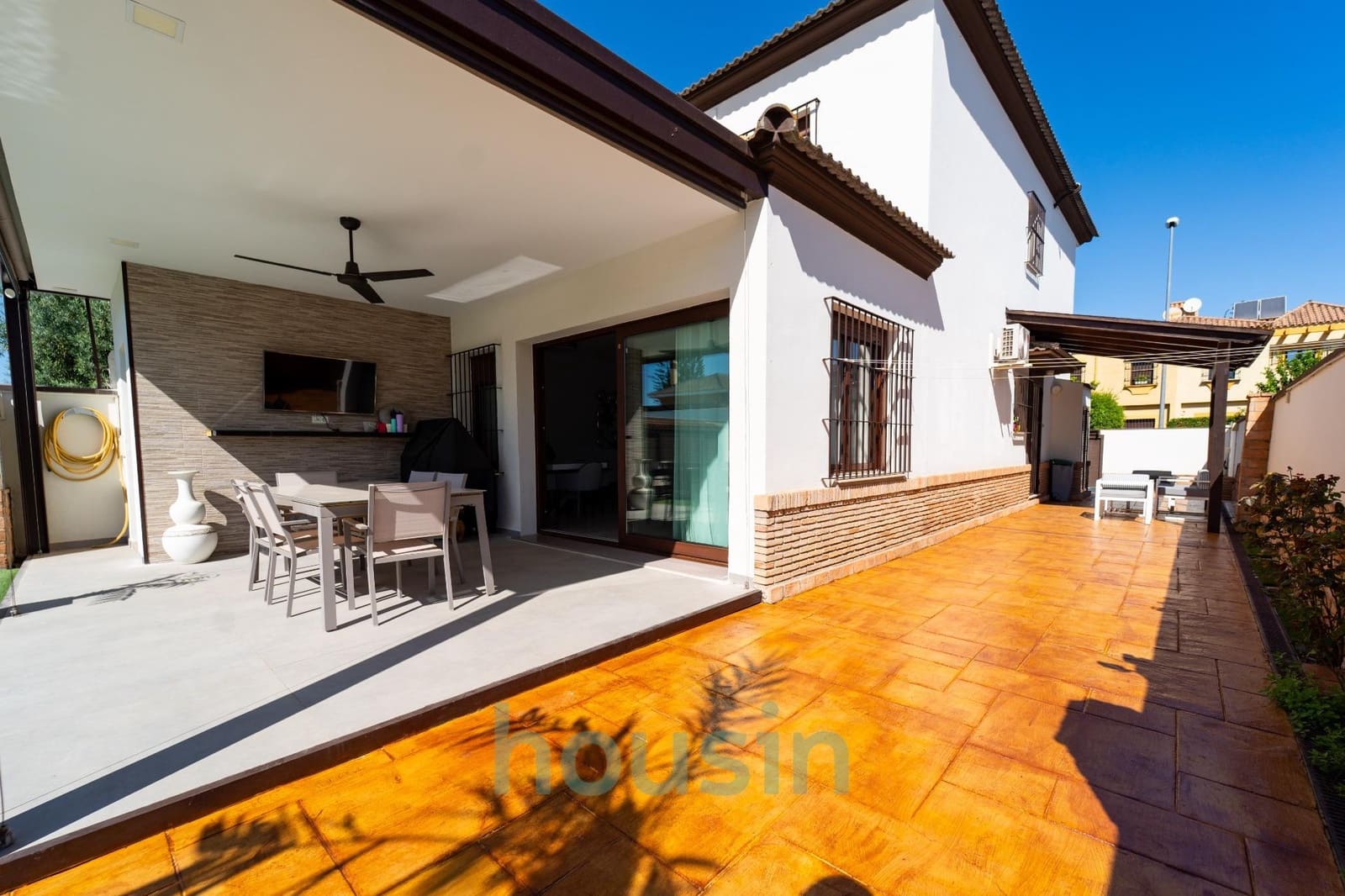 4 sypialnia Willa na sprzedaż w Montequinto z basenem garażem - 575 000 € (Ref: 9202421)