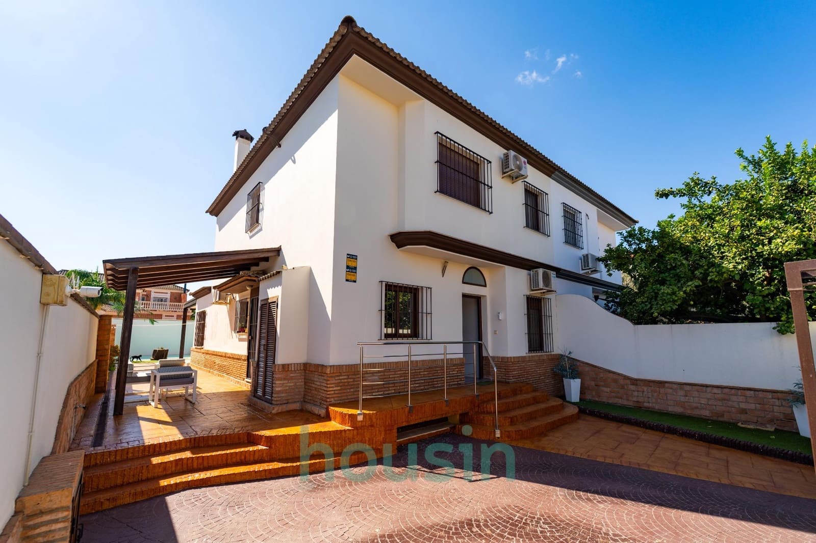 4 sypialnia Willa na sprzedaż w Montequinto z basenem garażem - 575 000 € (Ref: 9202421)