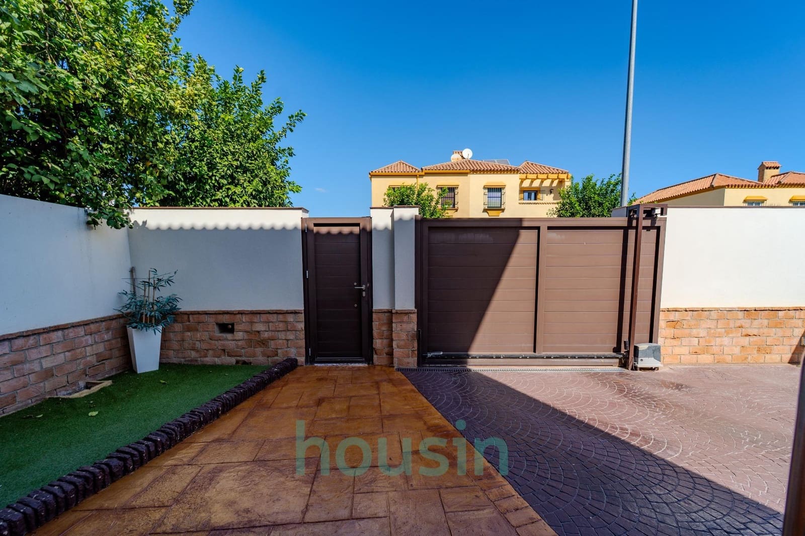 4 sypialnia Willa na sprzedaż w Montequinto z basenem garażem - 575 000 € (Ref: 9202421)